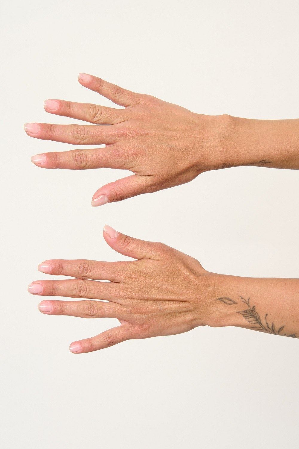 Juliana Motta — hand model, portrait