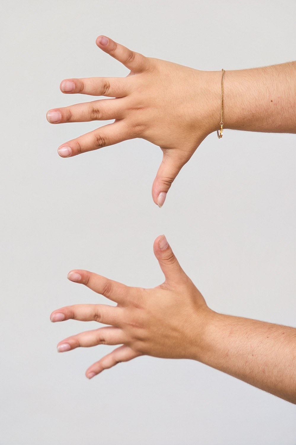Lara Hassan — hand model, portrait