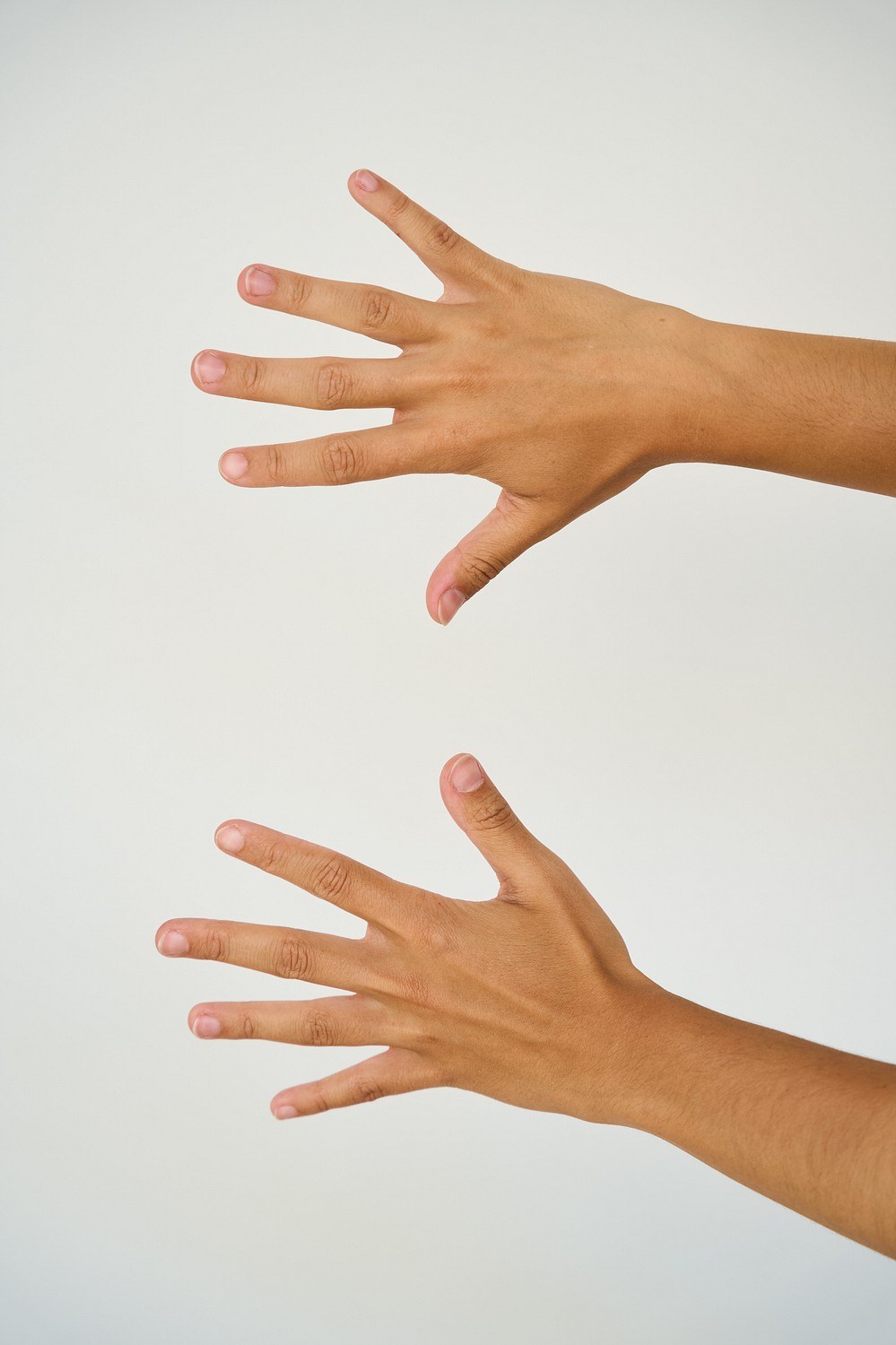 Tainara Birchall — hand model, portrait
