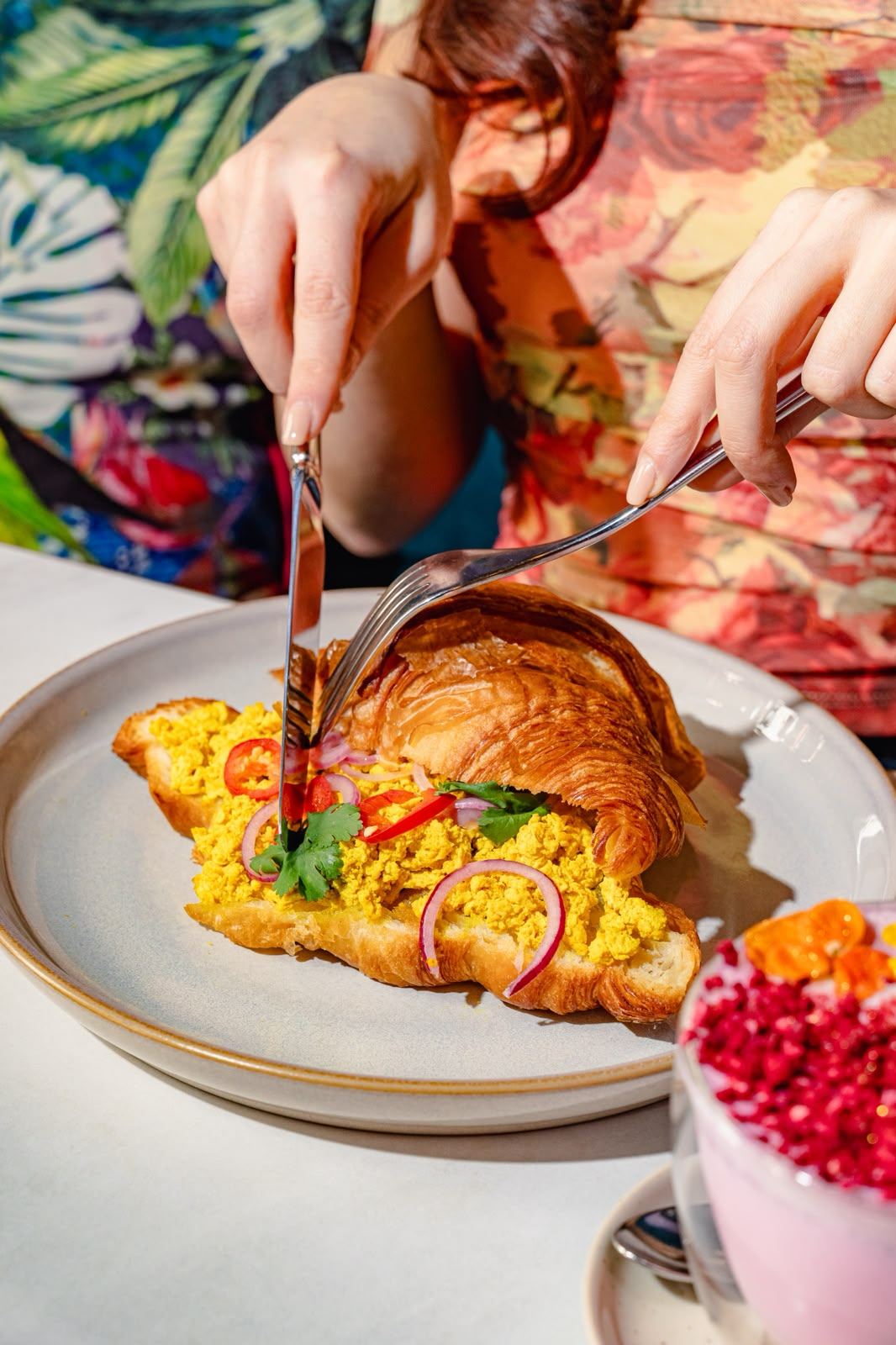 Maïra Ignazzi — hands with cutlery, brunch plate